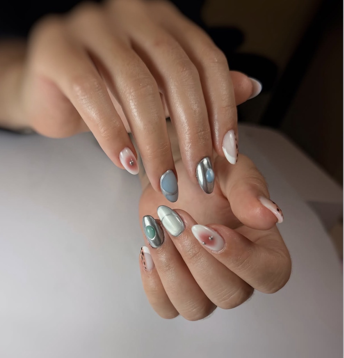Manucure russe réalisée chez Luxuriouss Beauté
